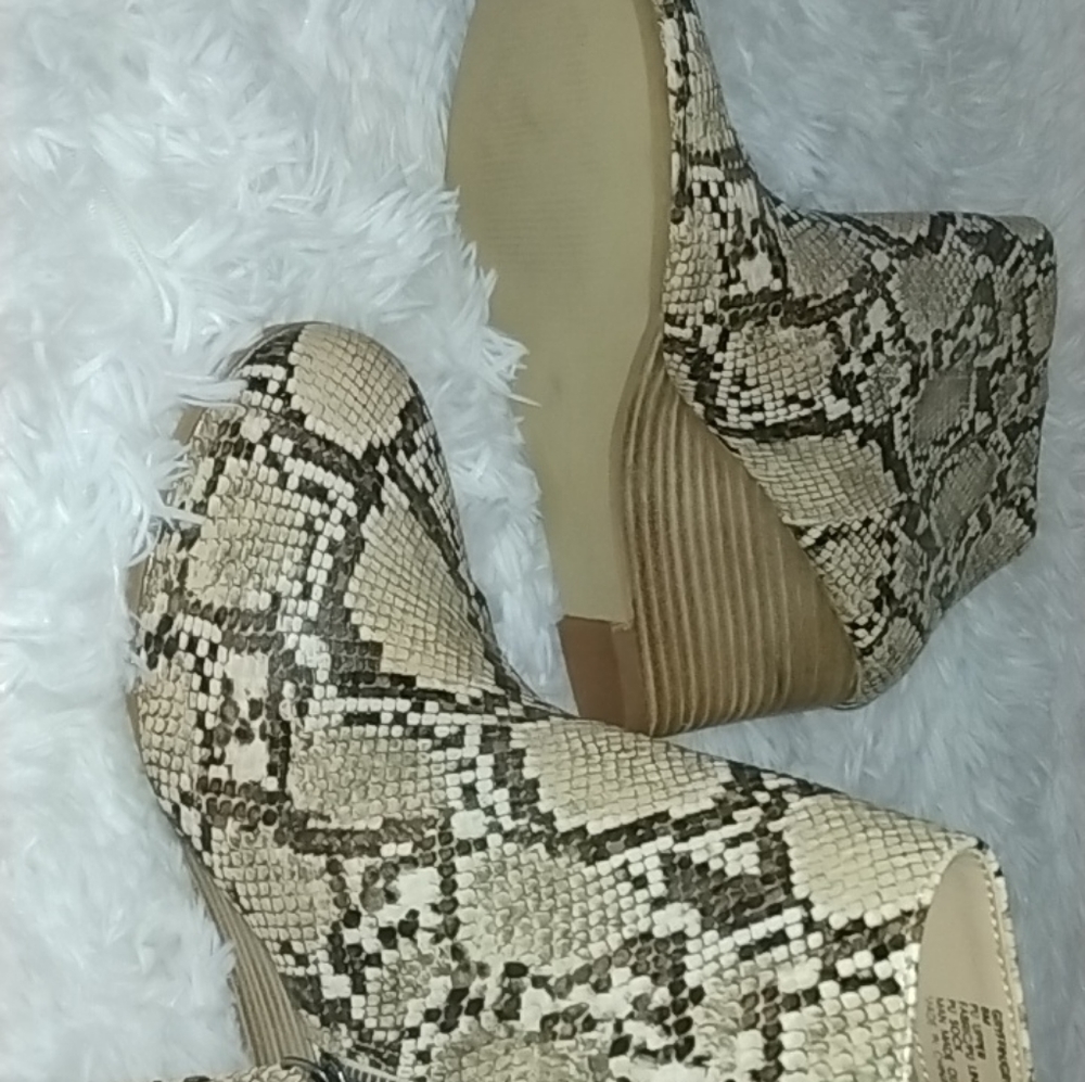 Steve maddens womens wedge boots